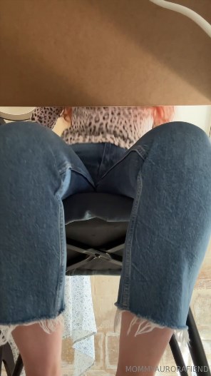 You Can Be Under My Desk If You Clean My Feet Properly – Goddess Aurora Fiend aka Mommy Aurora – Mp4